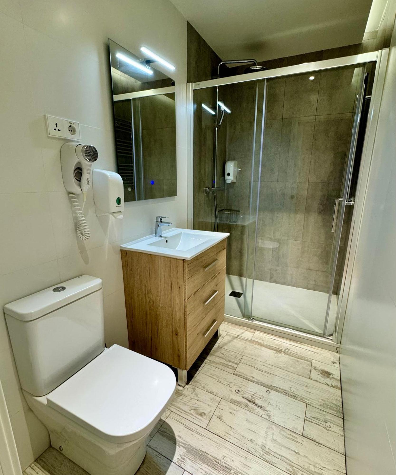 Apartamentos Apolo Madrid Dış mekan fotoğraf