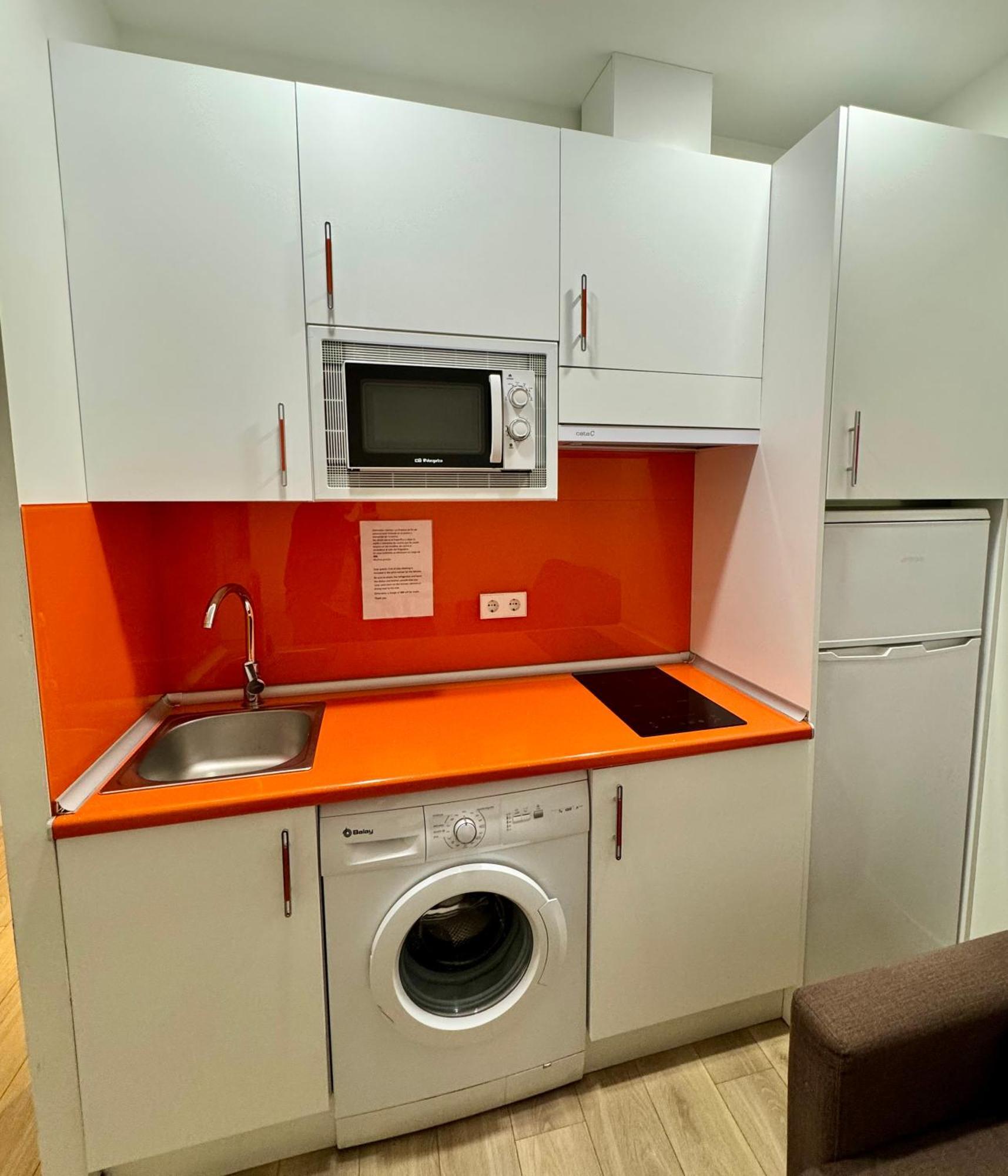 Apartamentos Apolo Madrid Dış mekan fotoğraf