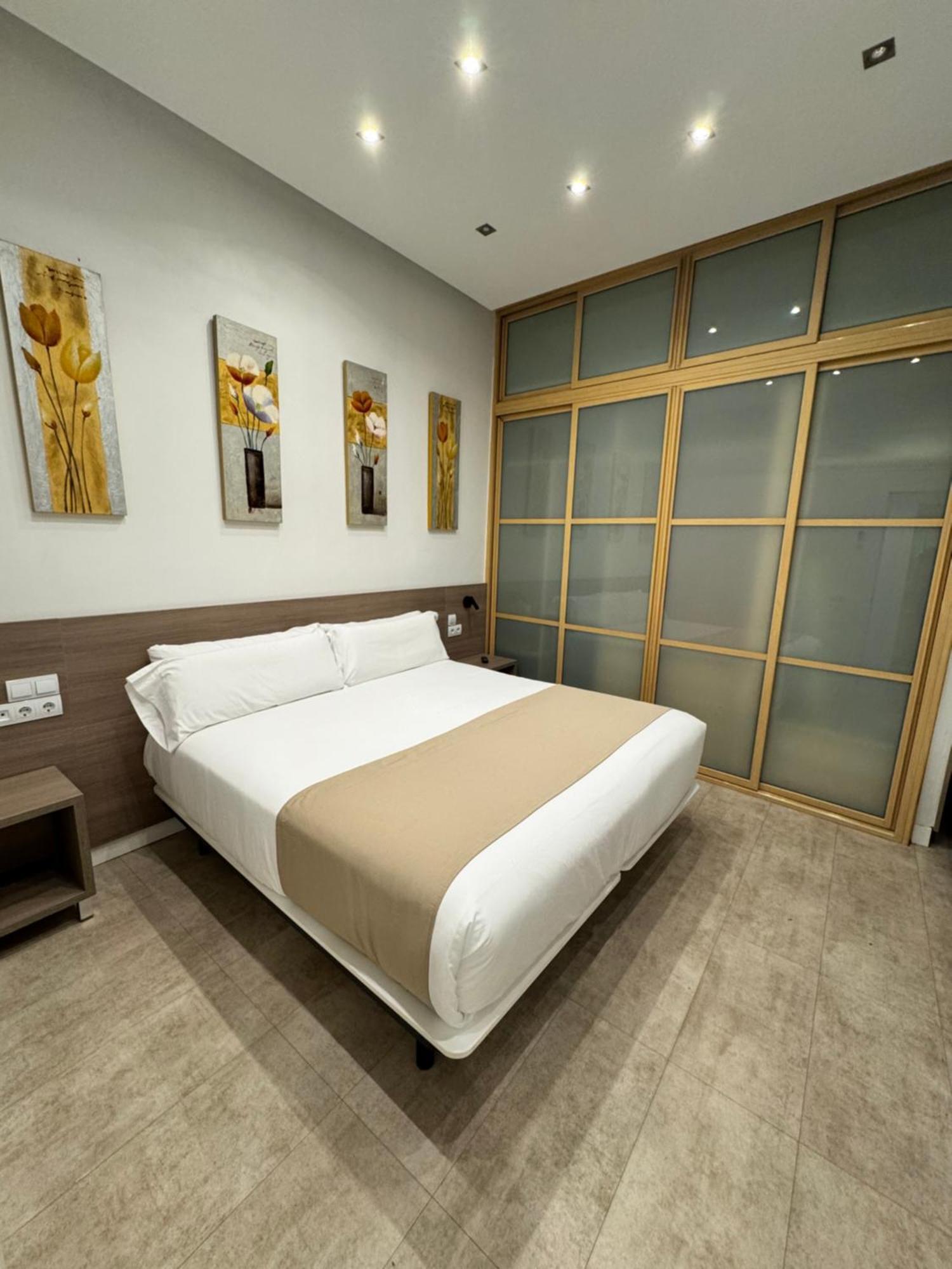 Apartamentos Apolo Madrid Dış mekan fotoğraf