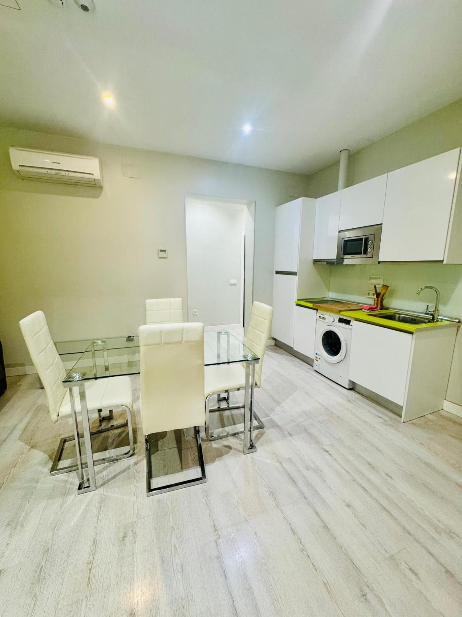 Apartamentos Apolo Madrid Dış mekan fotoğraf