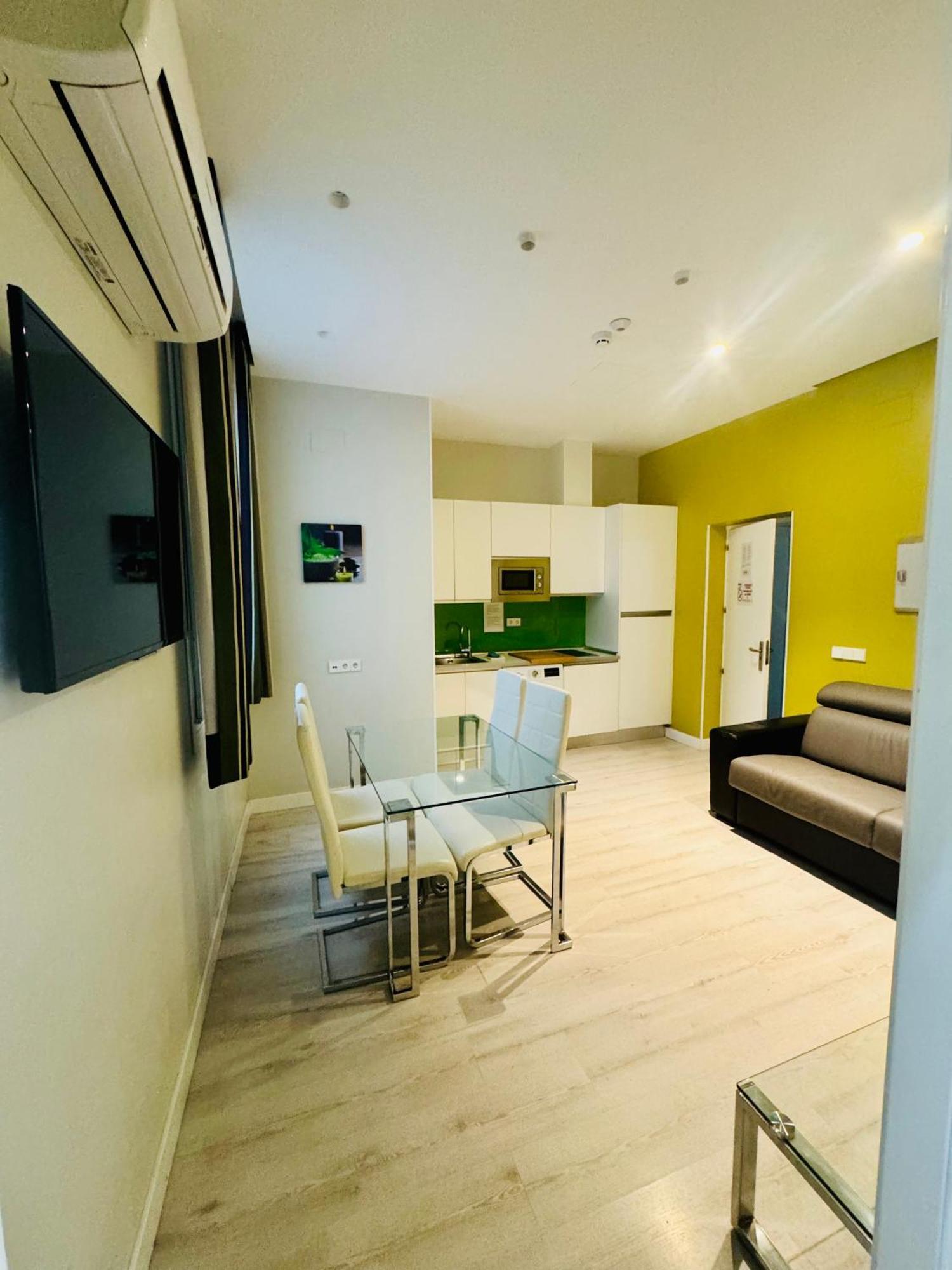 Apartamentos Apolo Madrid Dış mekan fotoğraf